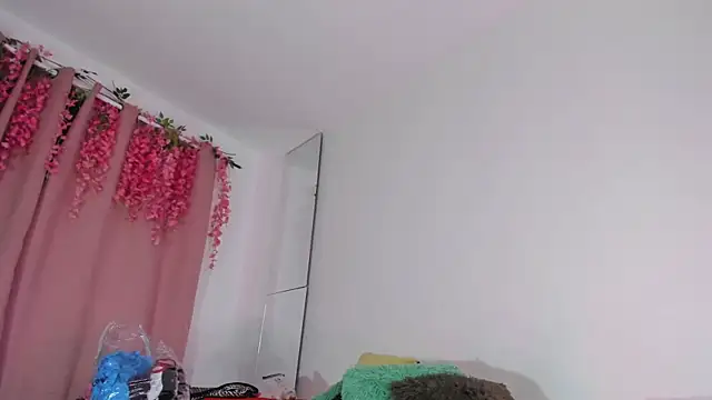 msschloee  online show from 14, 11, 2025