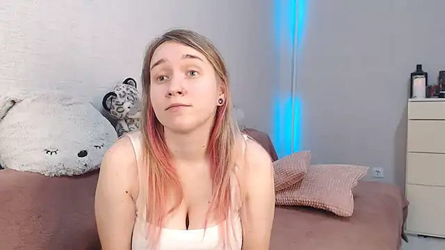 Snapshot of lovely_hayley chatting on 4, 11, 2025 lovely hayley online show from 4, 11, 2025