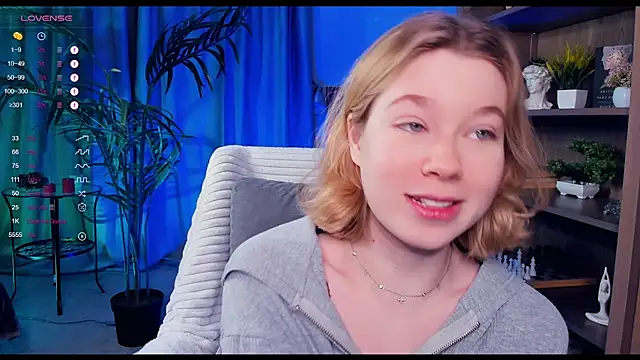 PollyHathor online show from 1, 2, 2025