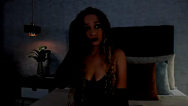 Snapshot of Luna18Pink chatting on 29, 10, 2025 Luna18Pink online show from 29, 10, 2025