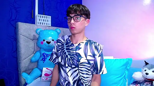 Snapshot of OwenBluee chatting on 2, 12, 2024 OwenBluee online show from 2, 12, 2024