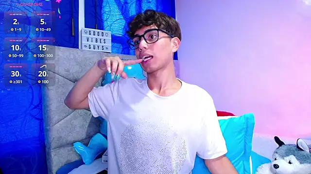 Snapshot of OwenBluee chatting on 7, 12, 2024 OwenBluee online show from 7, 12, 2024