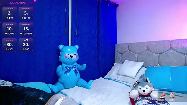 Snapshot of OwenBluee chatting on 13, 12, 2024 OwenBluee online show from 13, 12, 2024