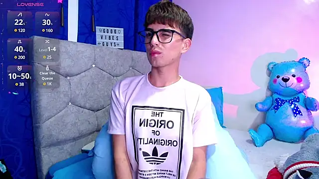 Snapshot of OwenBluee chatting on 11, 1, 2025 OwenBluee online show from 11, 1, 2025