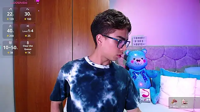 Snapshot of OwenBluee chatting on 23, 1, 2025 OwenBluee online show from 23, 1, 2025