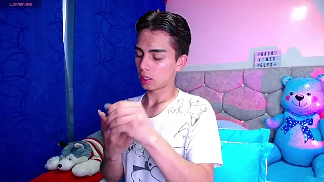 Snapshot of OwenBluee chatting on 7, 2, 2025 OwenBluee online show from 7, 2, 2025