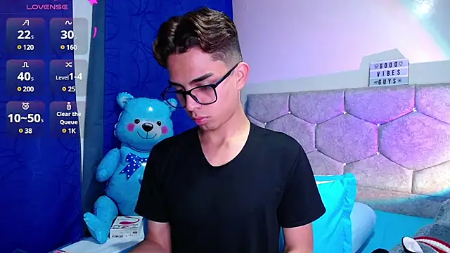 Snapshot of OwenBluee chatting on 13, 2, 2025 OwenBluee online show from 13, 2, 2025