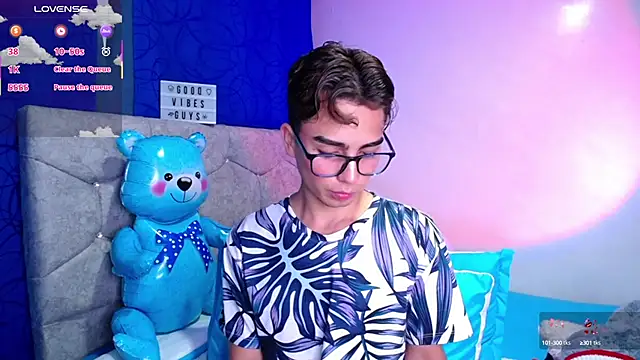 Snapshot of OwenBluee chatting on 25, 2, 2025 OwenBluee online show from 25, 2, 2025