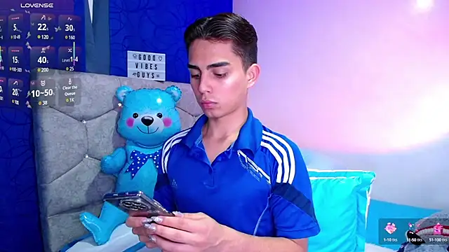 Snapshot of OwenBluee chatting on 28, 2, 2025 OwenBluee online show from 28, 2, 2025