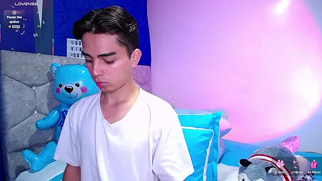 Snapshot of OwenBluee chatting on 7, 3, 2025 OwenBluee online show from 7, 3, 2025