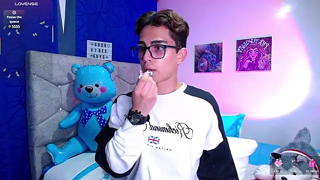 Snapshot of OwenBluee chatting on 14, 3, 2025 OwenBluee online show from 14, 3, 2025