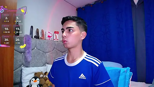 Snapshot of OwenBluee chatting on 10, 9, 2025 OwenBluee online show from 10, 9, 2025