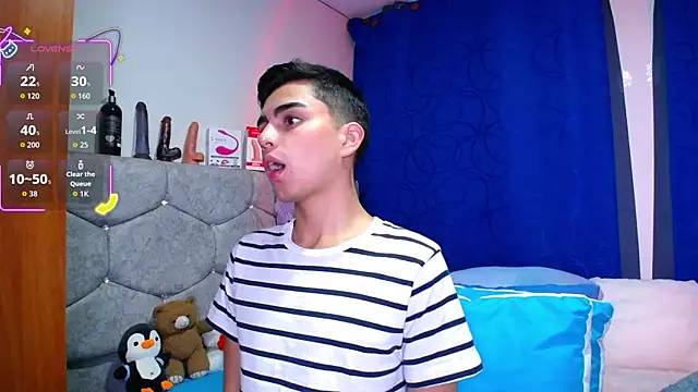 Snapshot of OwenBluee chatting on 15, 9, 2025 OwenBluee online show from 15, 9, 2025