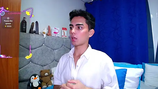 Snapshot of OwenBluee chatting on 30, 9, 2025 OwenBluee online show from 30, 9, 2025