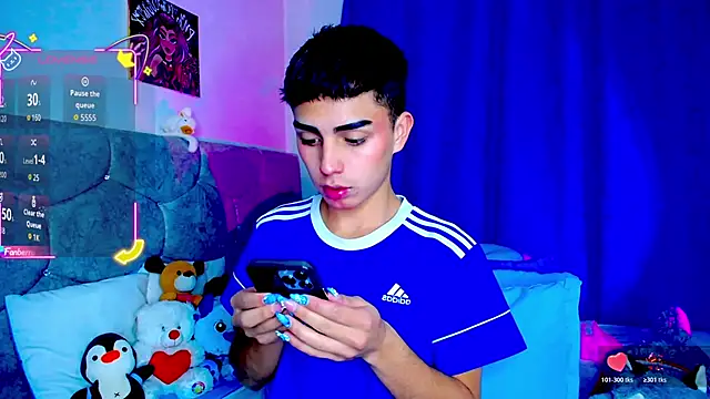 Snapshot of OwenBluee chatting on 23, 10, 2025 OwenBluee online show from 23, 10, 2025