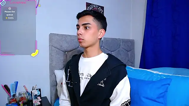 Snapshot of OwenBluee chatting on 7, 11, 2025 OwenBluee online show from 7, 11, 2025