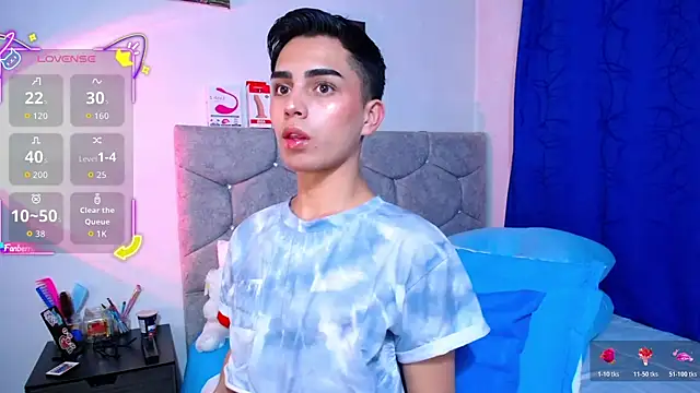 Snapshot of OwenBluee chatting on 11, 11, 2025 OwenBluee online show from 11, 11, 2025