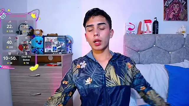 Snapshot of OwenBluee chatting on 13, 11, 2025 OwenBluee online show from 13, 11, 2025