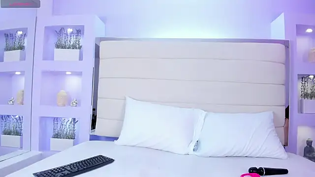 Snapshot of HelenaRoos chatting on 13, 11, 2025 HelenaRoos online show from 13, 11, 2025