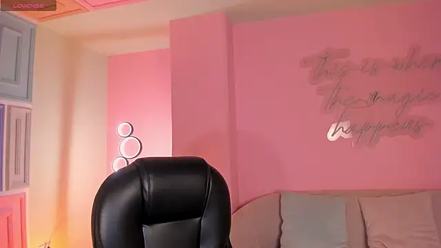 ValeriaRiveraX online show from 20, 10, 2025