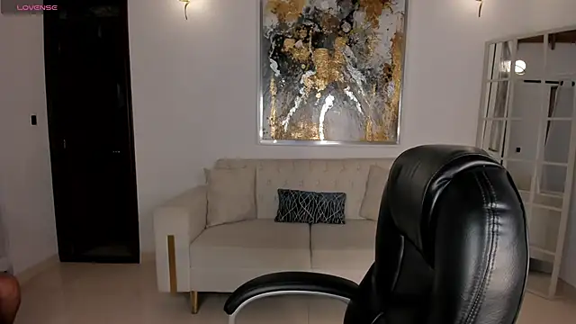 KatieStonne online show from 4, 11, 2025