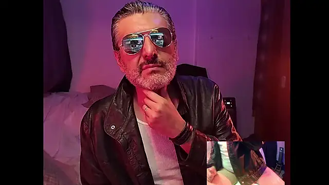 Snapshot of BushBator chatting on 11, 1, 2026 BushBator online show from 11, 1, 2026