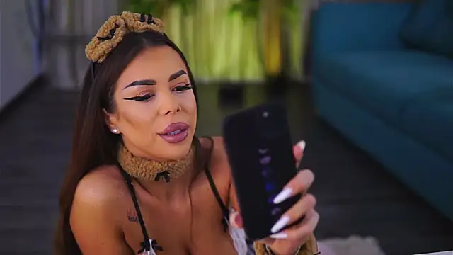 MissKiarra online show from 27, 2, 2025