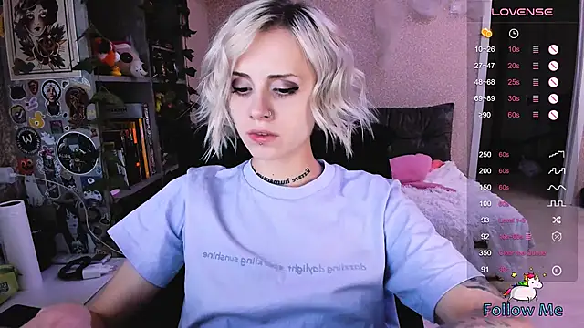 NaniMoore online show from 15, 10, 2025