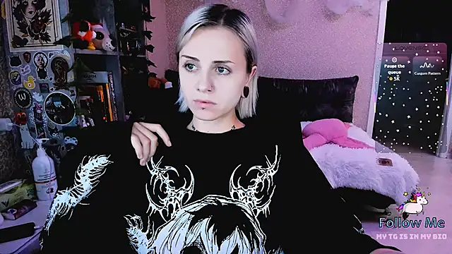 NaniMoore online show from 14, 11, 2025