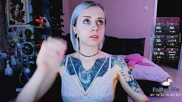 NaniMoore online show from 14, 12, 2025