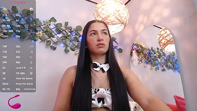 Thayssa ross online show from 5, 12, 2025