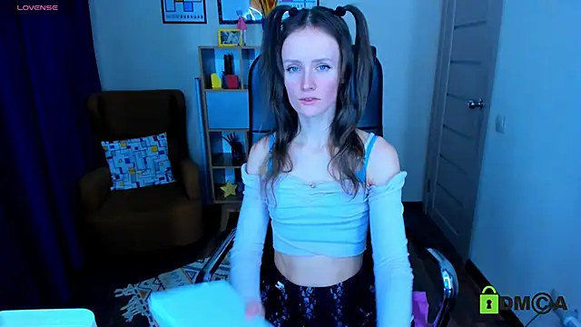 Snapshot of FrancescaCollins chatting on 4, 3, 2025 FrancescaCollins online show from 4, 3, 2025