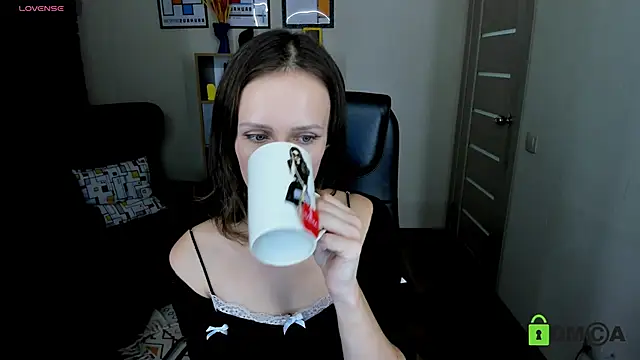 Snapshot of FrancescaCollins chatting on 13, 10, 2025 FrancescaCollins online show from 13, 10, 2025