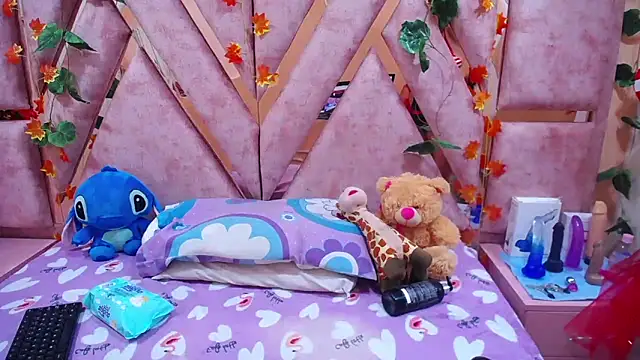 Emmily Walker online show from 18, 12, 2024