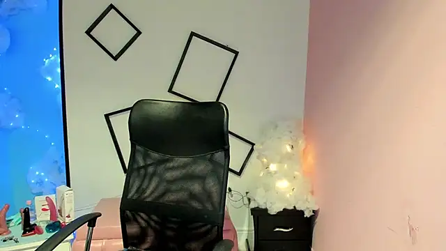 Emmily Walker online show from 26, 9, 2025