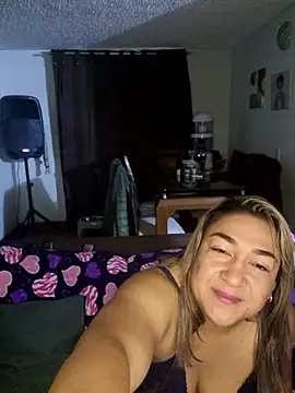 Snapshot of kitty_84 chatting on 28, 10, 2025 kitty 84 online show from 28, 10, 2025