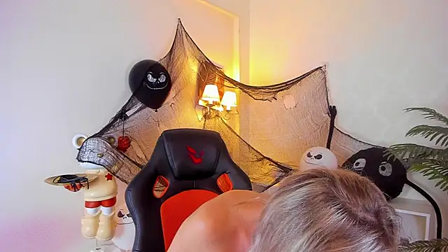 AriFleow online show from 28, 10, 2025