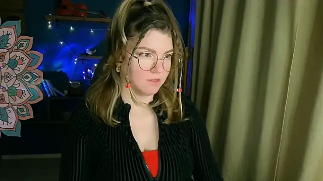 Snapshot of VioletteWay chatting on 23, 11, 2025 VioletteWay online show from 23, 11, 2025