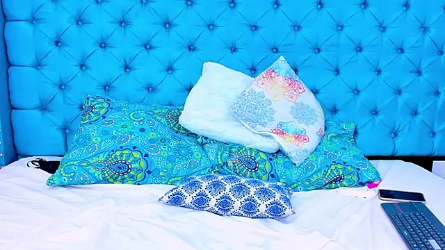 Snapshot of PariisRoa chatting on 2, 3, 2025 PariisRoa online show from 2, 3, 2025