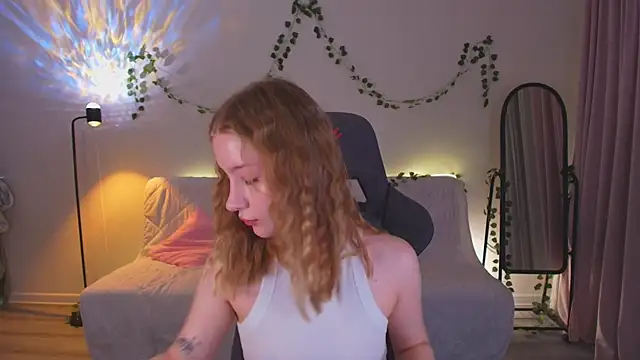 Snapshot of Eva_Davi chatting on 12, 10, 2025 Eva Davi online show from 12, 10, 2025