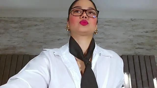 Snapshot of JasmineMoore chatting on 12, 11, 2025 JasmineMoore online show from 12, 11, 2025