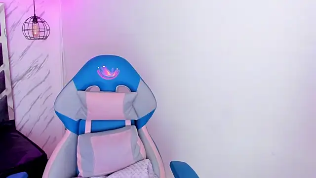 Queen perla  online show from 3, 11, 2025