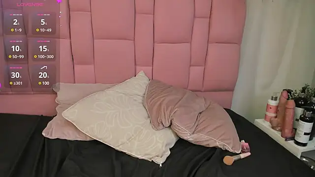 Snapshot of samantha-black chatting on 5, 3, 2025 samantha-black online show from 5, 3, 2025