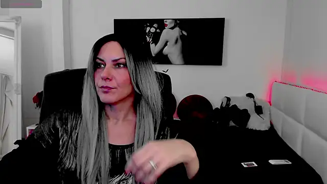 EvelynQueenn online show from 15, 12, 2024