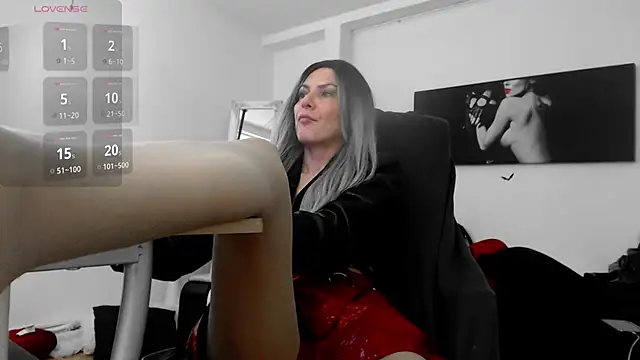 EvelynQueenn online show from 15, 12, 2024