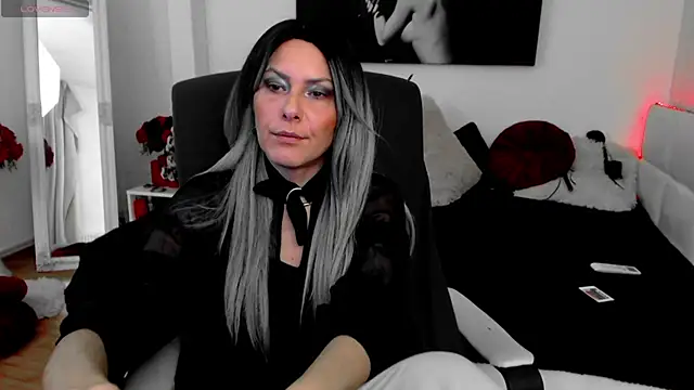 EvelynQueenn online show from 18, 12, 2024