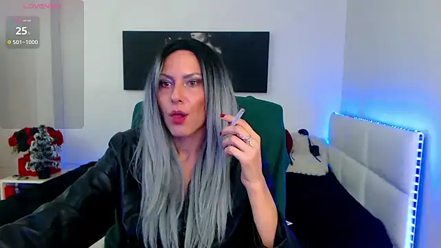 EvelynQueenn online show from 18, 12, 2024