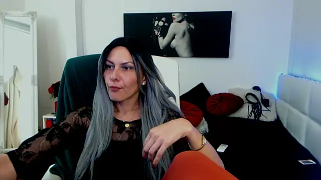 EvelynQueenn online show from 20, 12, 2024