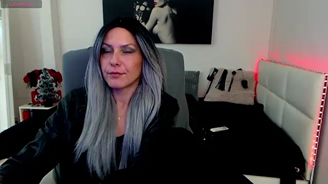 EvelynQueenn online show from 23, 12, 2024