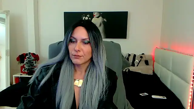 EvelynQueenn online show from 8, 1, 2025